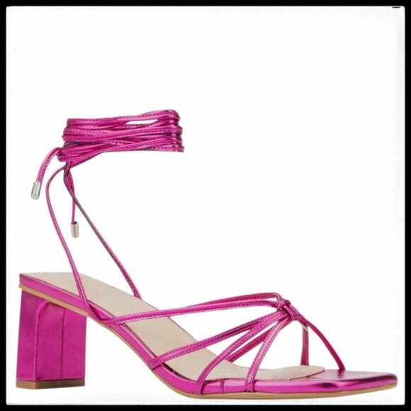 NWT Fashion to Figure Lana Women's Wide Width Strappy Block Heel Sandal Size 8W - Picture 1 of 13